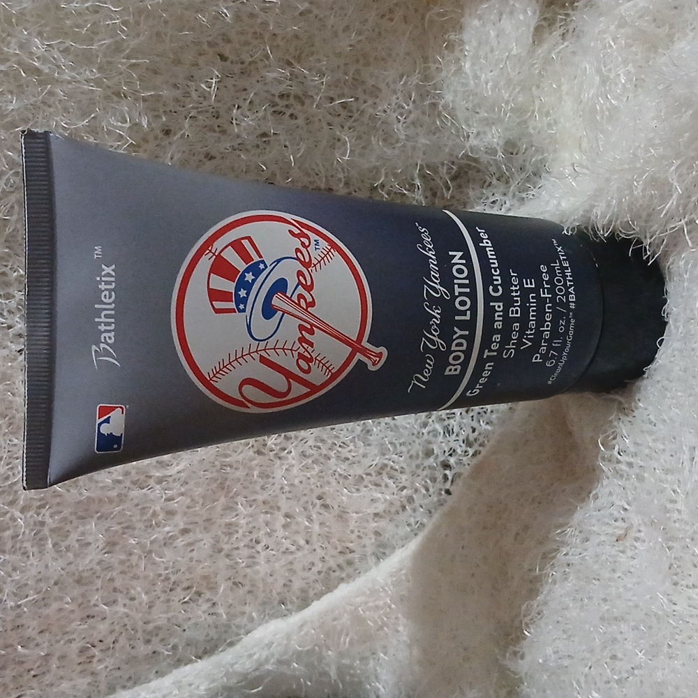 YANKEES MEN Green Tea and Cucumber Lotion clean Up Your Game NWT